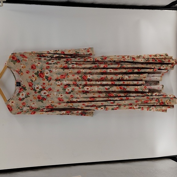 Agnes & Dora Earhart Dress Size Medium Large Beige Floral Print Stretch Dress - Picture 3 of 8